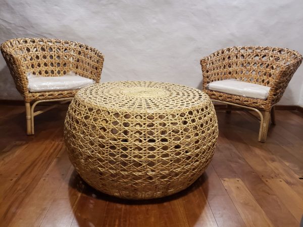 mesa de ratán natural hecha a mano