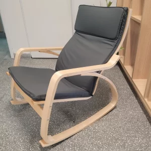 sillón mecedor de madera Joseph