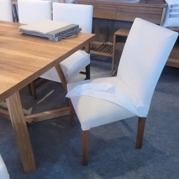 mesa de madera y sillas berenice
