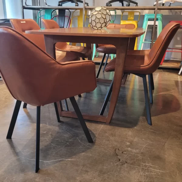 mesa y sillas de ecocuero winston