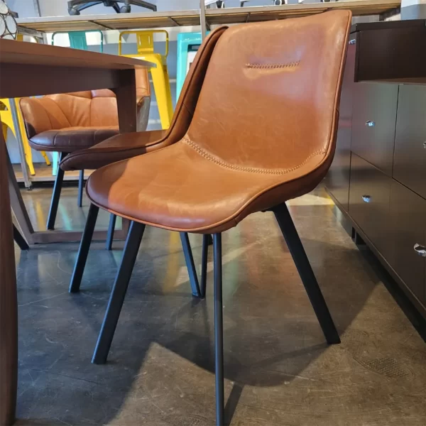 mesa y sillas de ecocuero winston