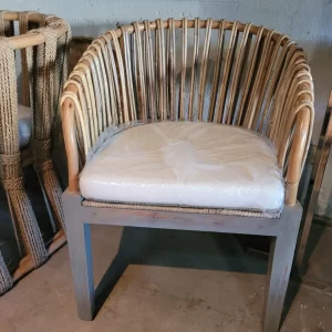 sillon de ratan y madera chennai