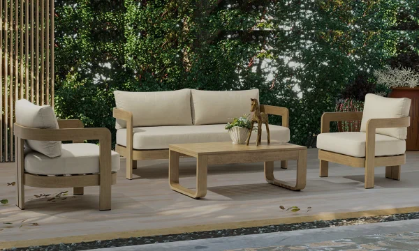 Set de muebles para exteriores en aluminio simil madera con sillones indivduales, de dos cuerpos y mesa de café rectangular, diseño moderno en color beige.