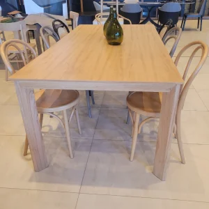 mesa de madera de cedro blanco