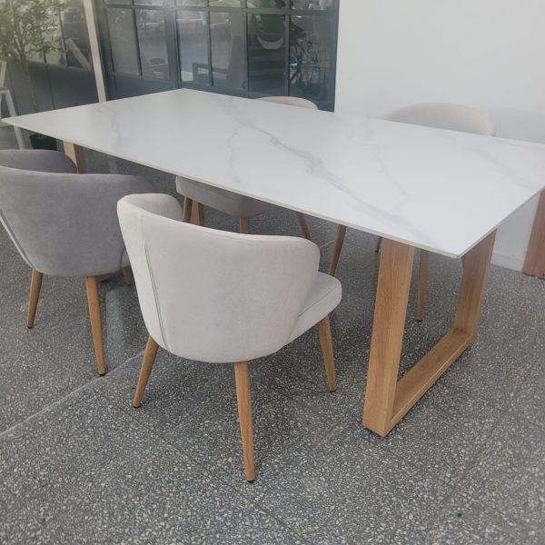 mesa de neolith simil mármol y metal Upsala