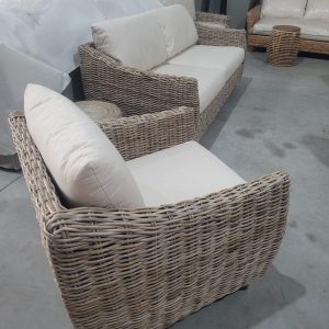 conjunto de sofá y sillones de ratán natural
