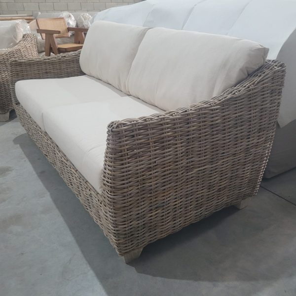 conjunto de sofá y sillones de ratán natural