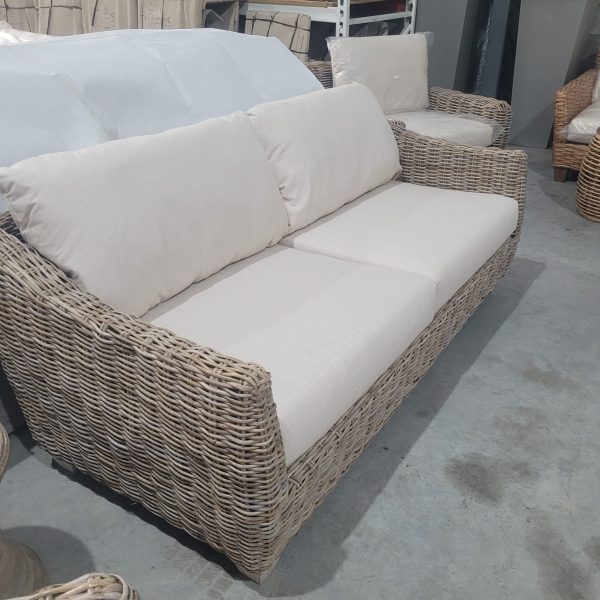 conjunto de sofá y sillones de ratán natural