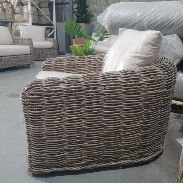 conjunto de sofá y sillones de ratán natural