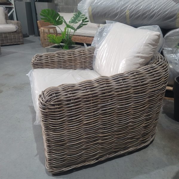 conjunto de sofá y sillones de ratán natural