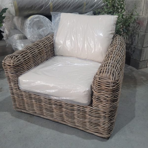 conjunto de sofá y sillones de ratán natural