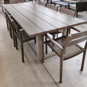 Conjunto de mesa de aluminio y sillas simil madera Theodora 4