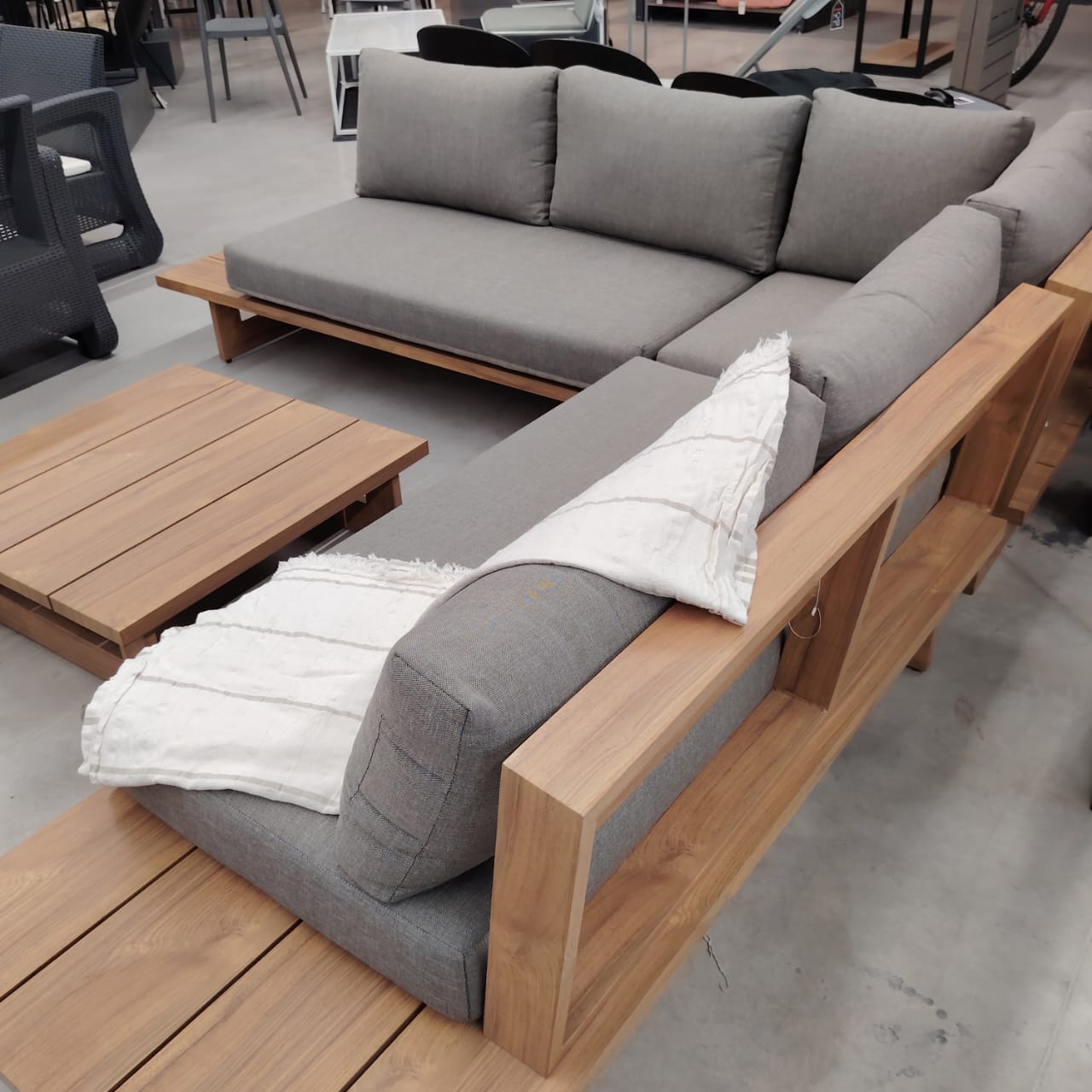 Esquinero de aluminio simil madera Praslin