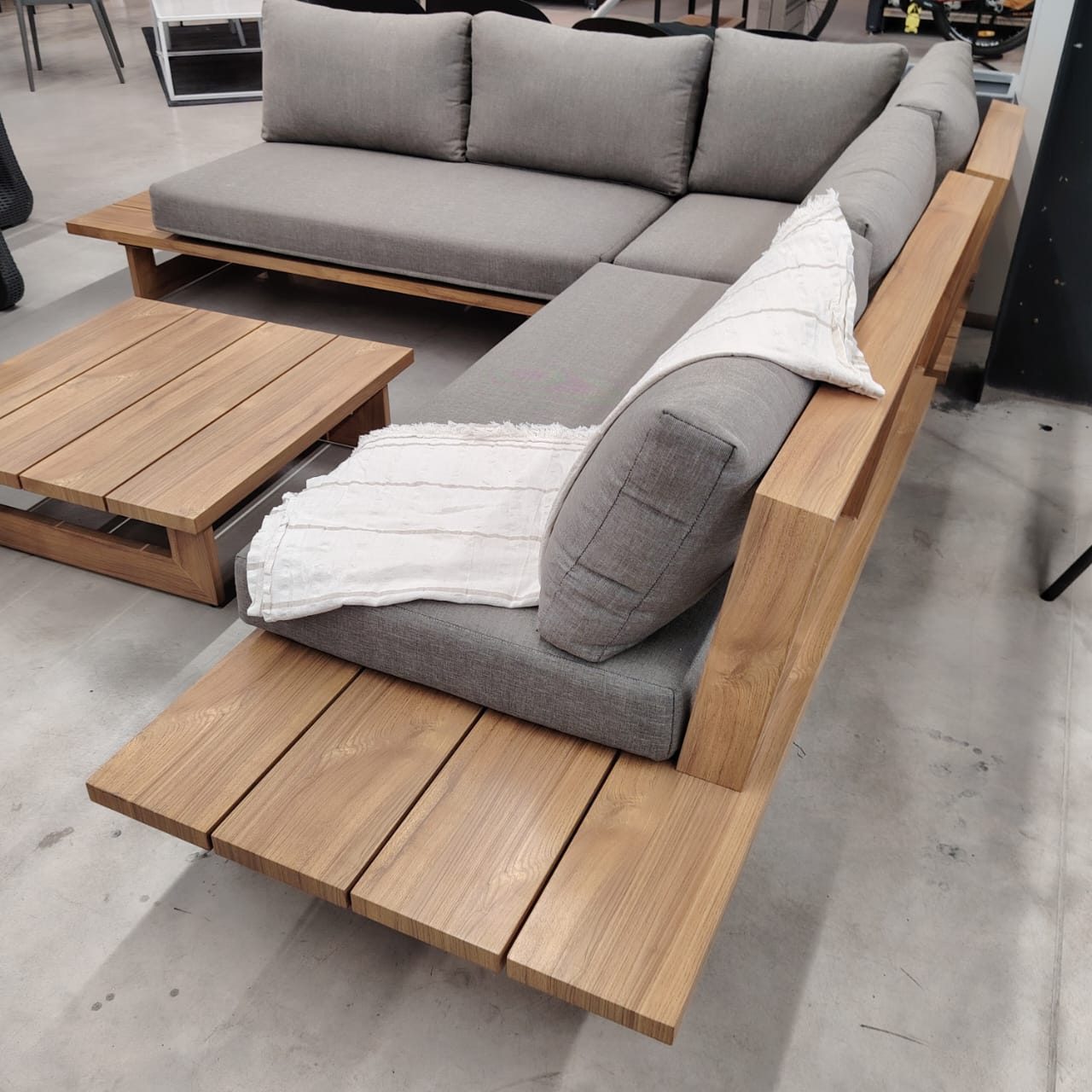 Esquinero de aluminio simil madera Praslin