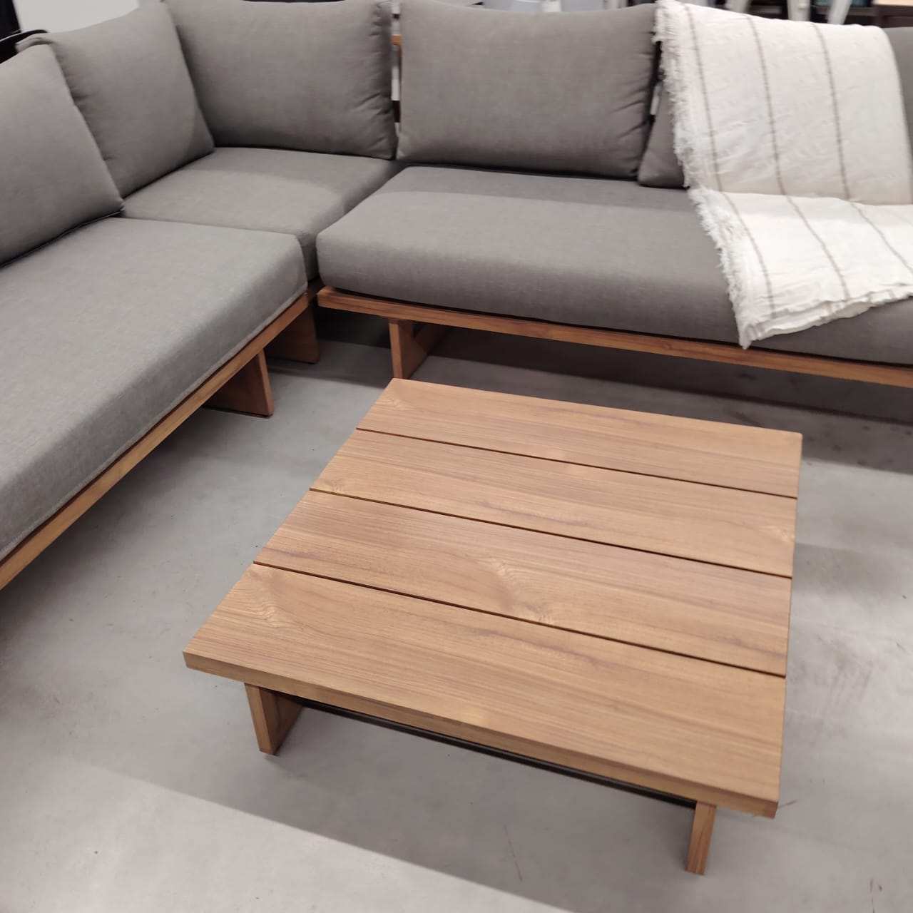 Esquinero de aluminio simil madera Praslin