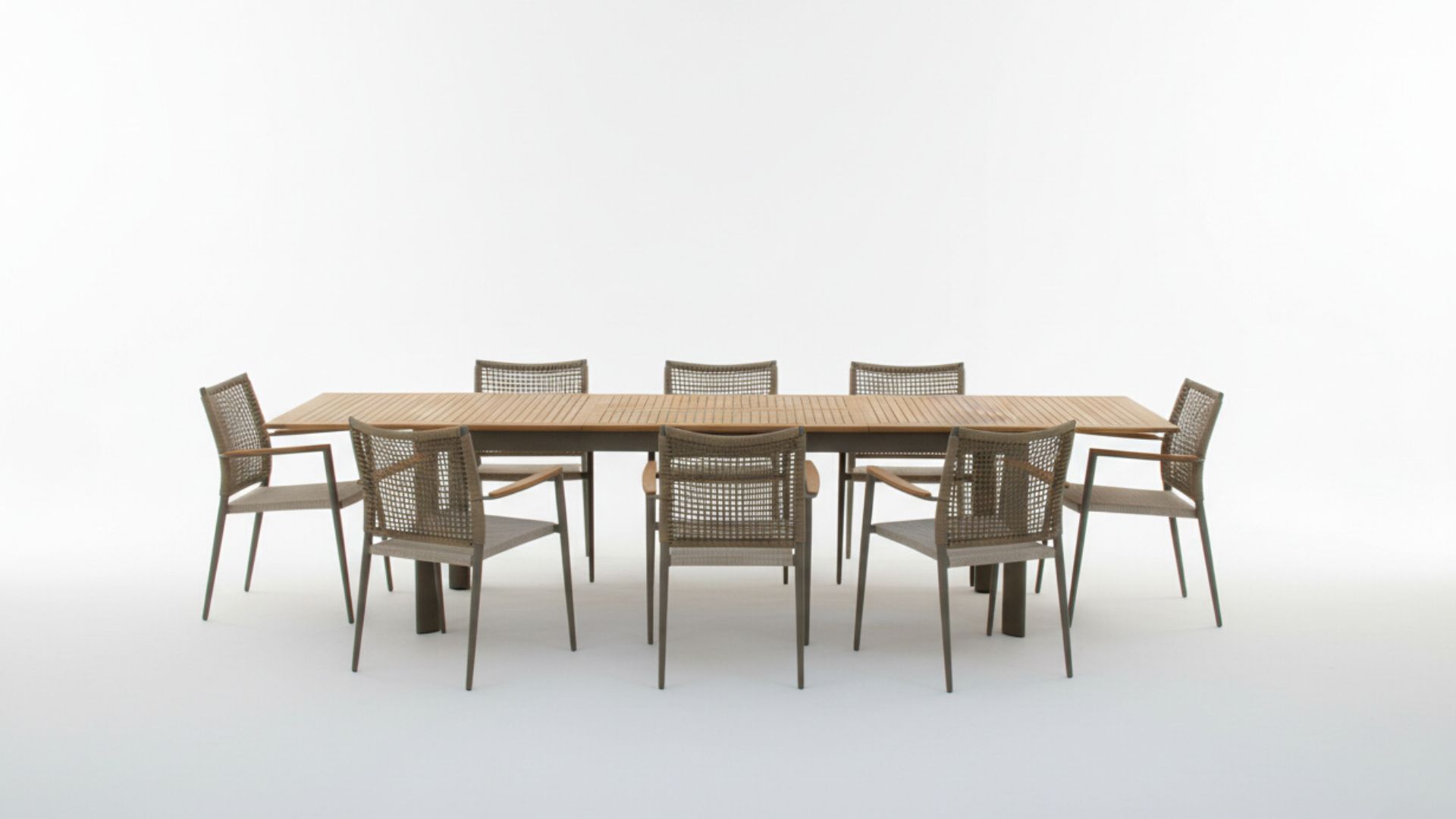 conjunto de mesa de madera y aluminio y sillas de aluminio y cuerda para exterior