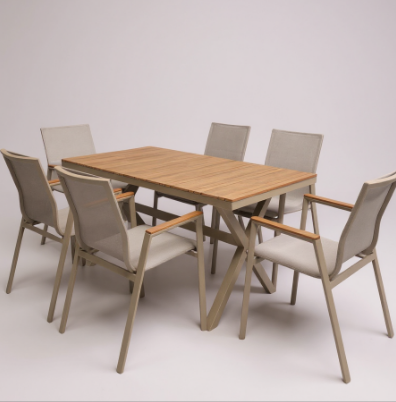 mesa de aluminio tapa simil madera y sillas textileno RIMINI