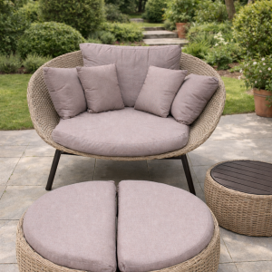 sillón de ratán sintético con apoyapies