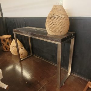 consola de madera petrificada